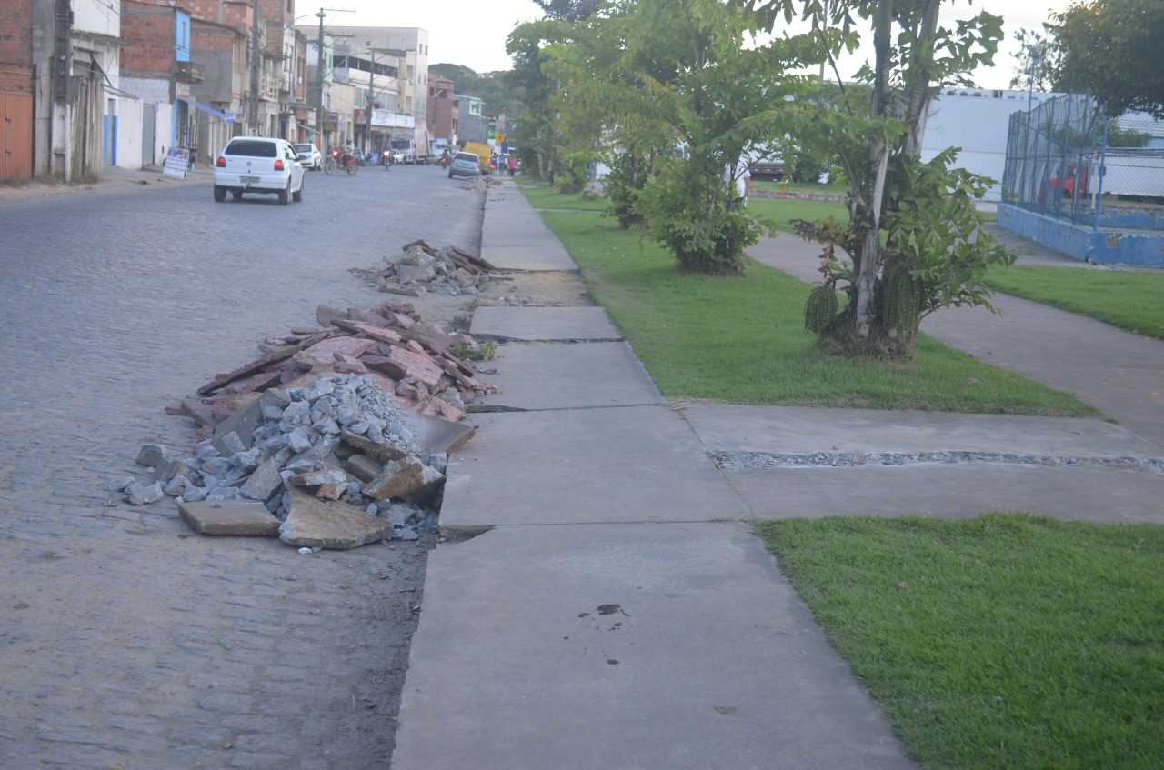 Camacã: Prefeitura dá início a reforma da Praça Mario Batista
